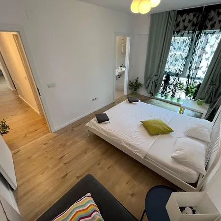 Apartment 109-5 With Roof View